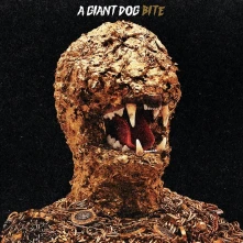 CD A GIANT DOG - BITE