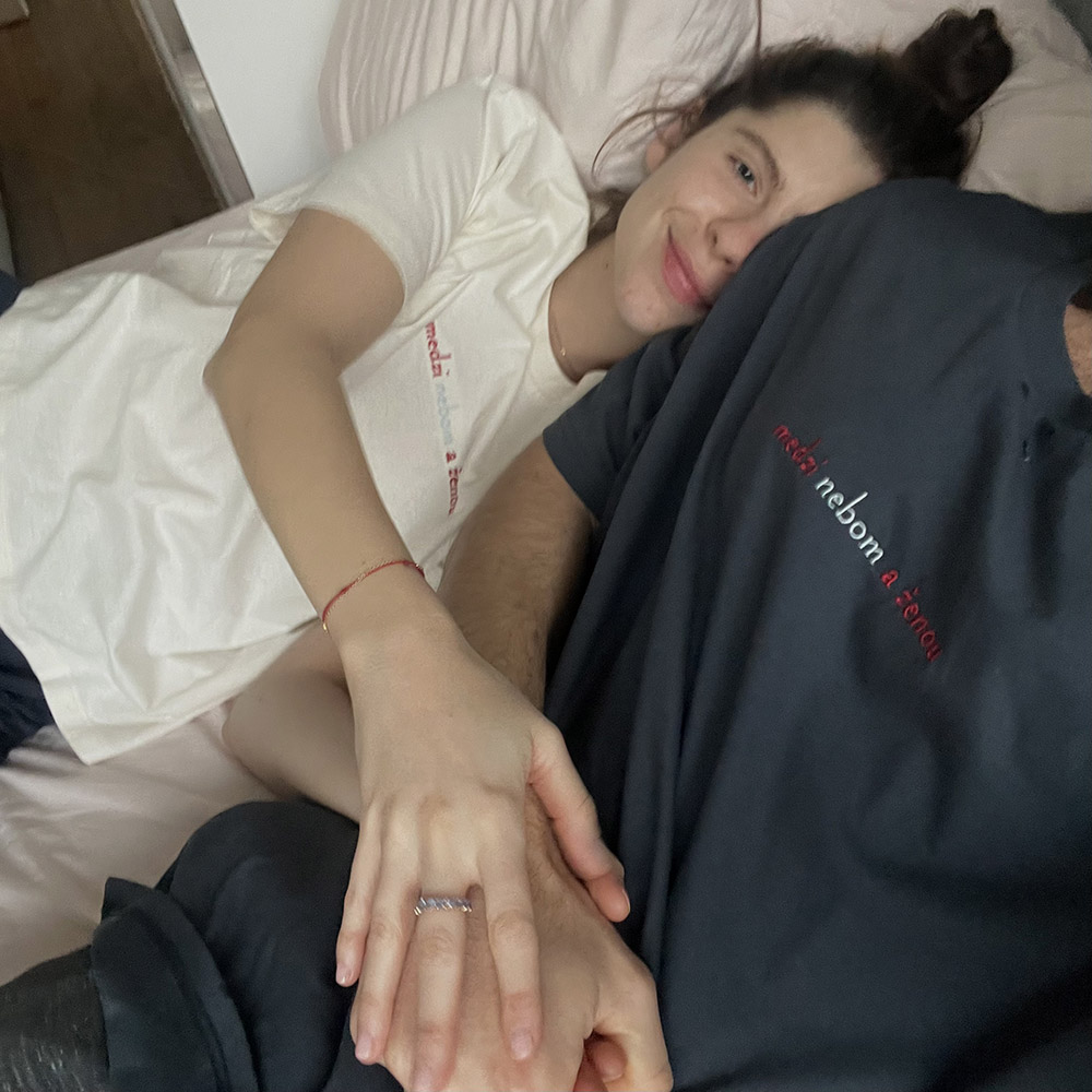 medzi nebom a ženou thumbnail