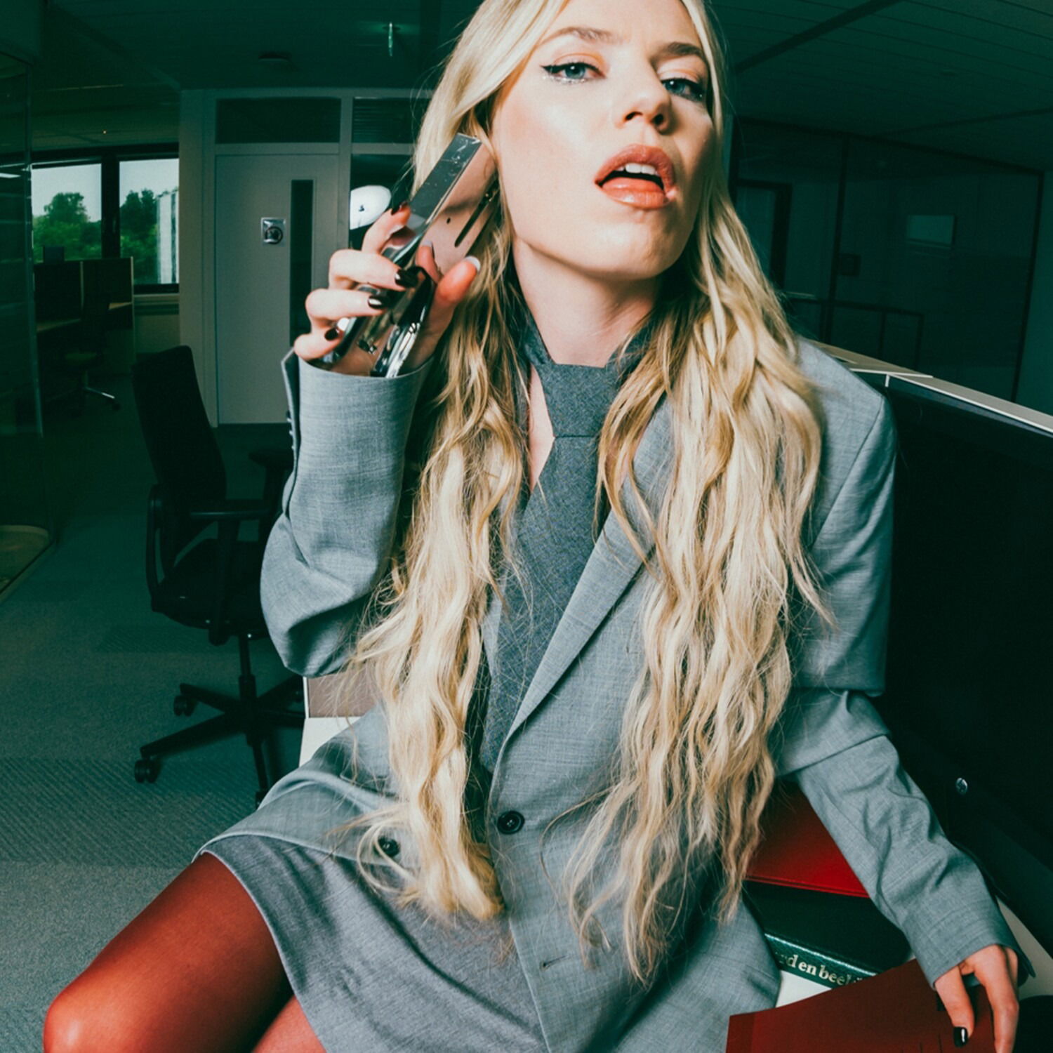 Vinyl LOV3LESS - CHIEF EXECUTIVE OFFICER